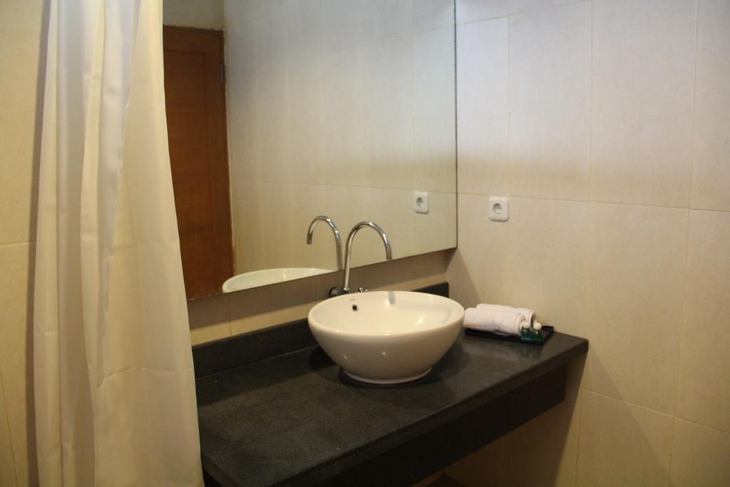 Kampoeng Nelayan Hotel Palu Værelse billede